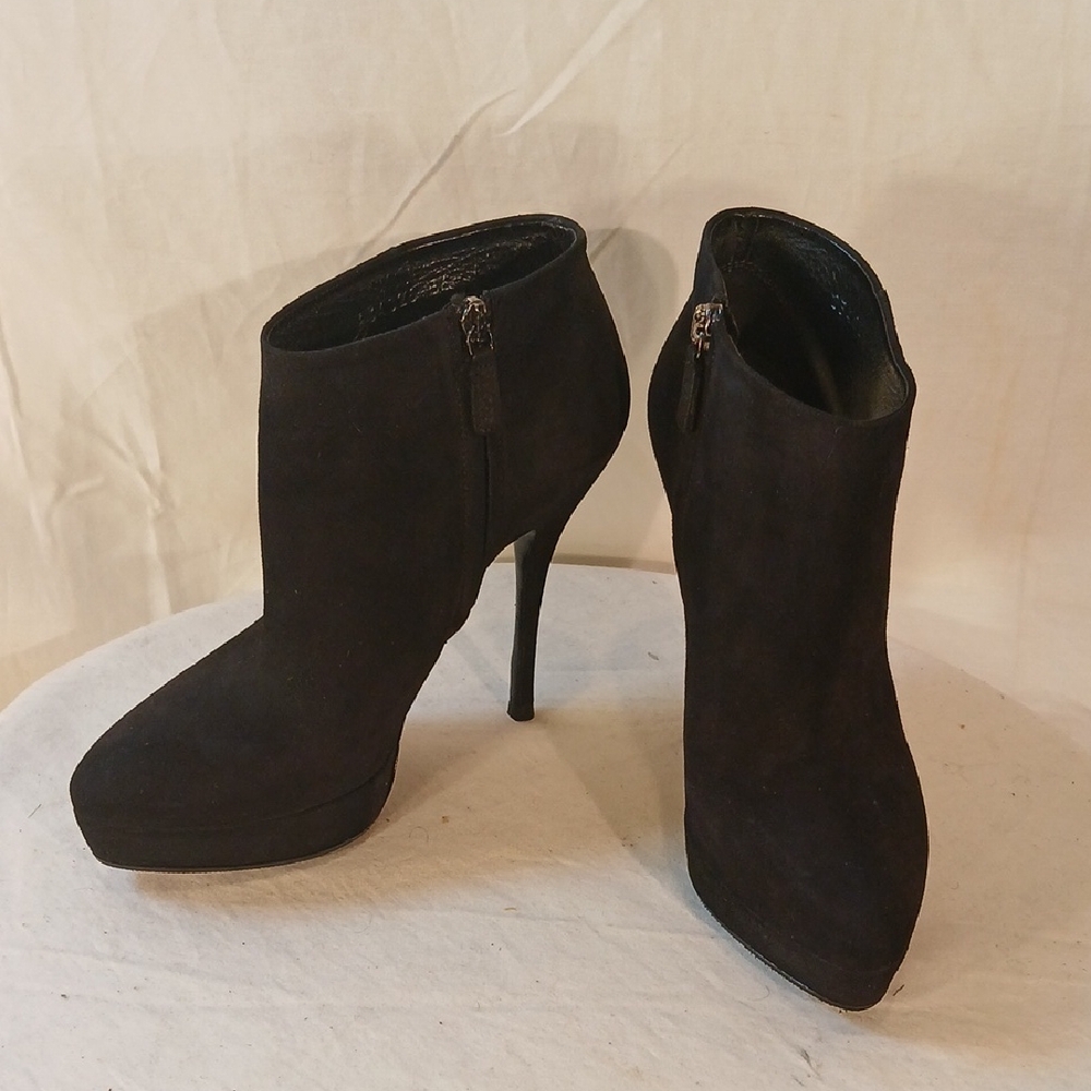Stunning Like New Gucci Black Suede Heeled Platform Ankle Booties
